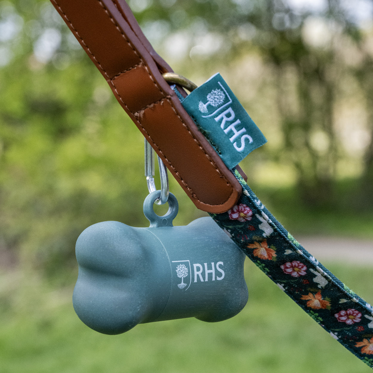 Royal Horticultural Society Pets in the Garden Poop Bag Holder with 1 Roll
