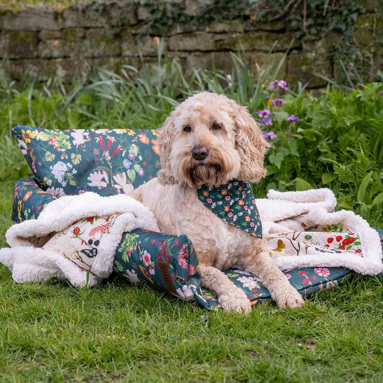 Royal Horticultural Society Pets in the Garden 2in1 Waterproof Mattress