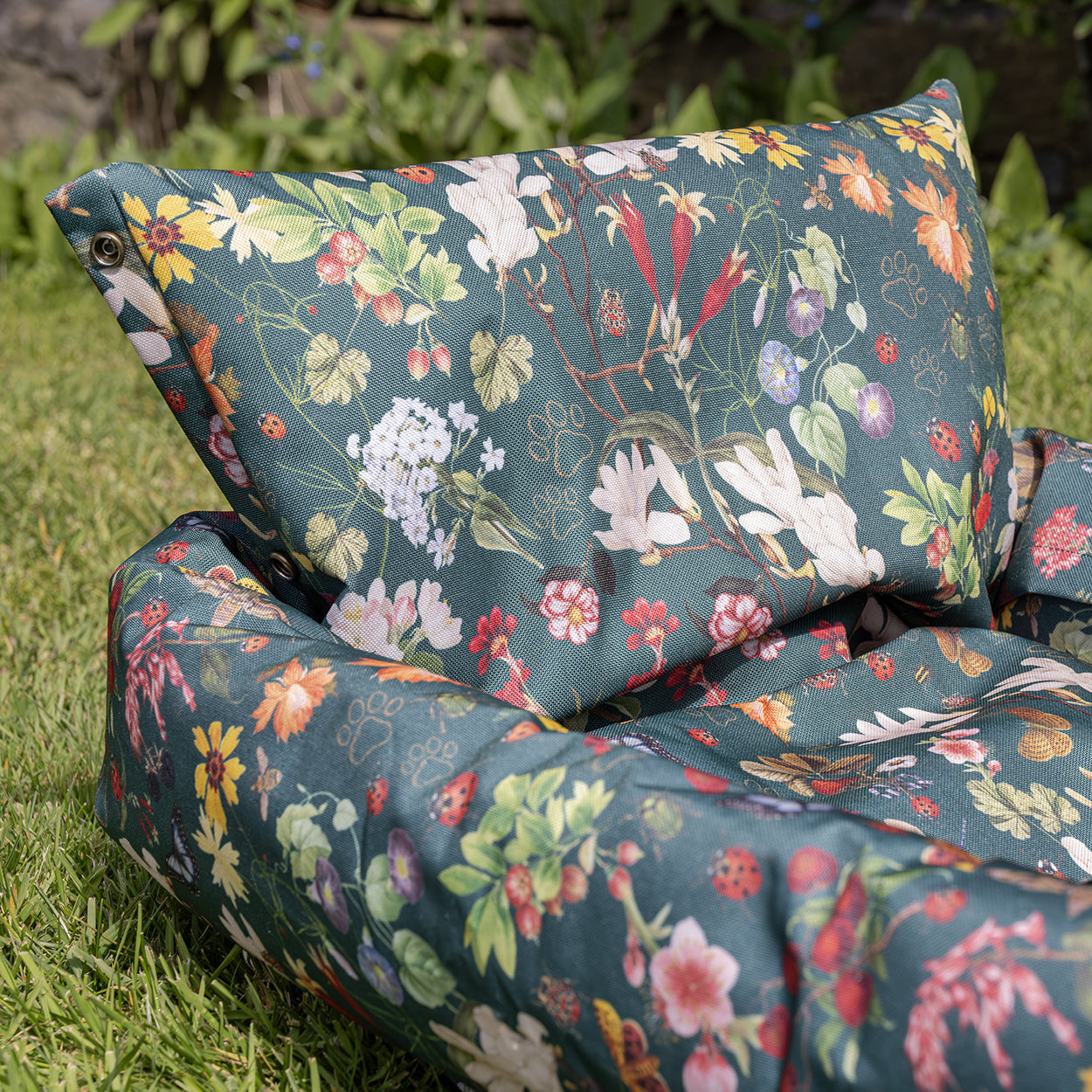 Royal Horticultural Society Pets in the Garden 2in1 Waterproof Mattress